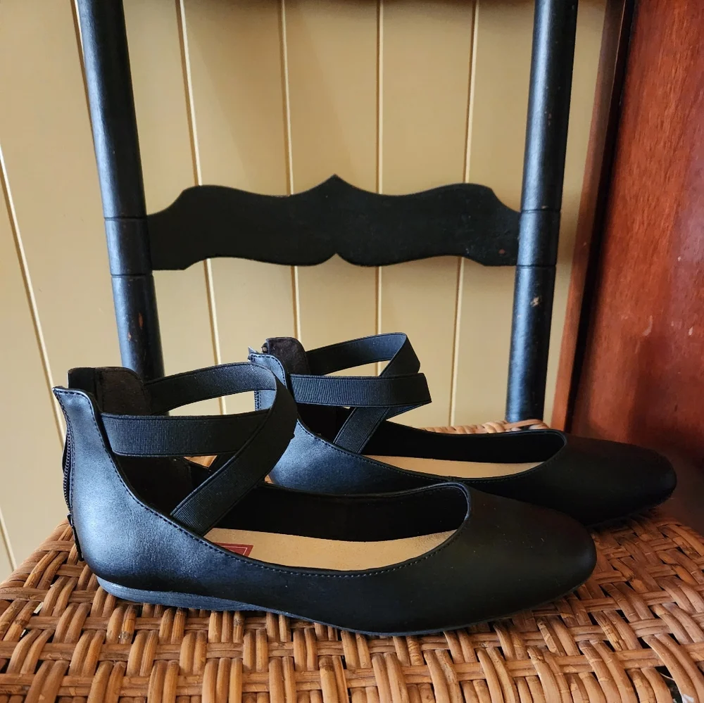 Black Ballet Flats - Picture 2 of 6